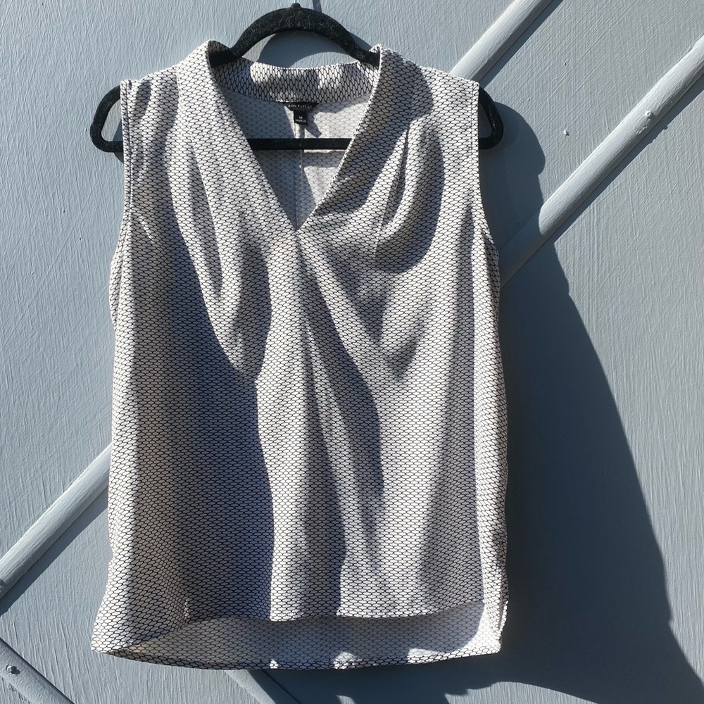Ann Taylor V-Neck Sleeveless Blouse Black White M